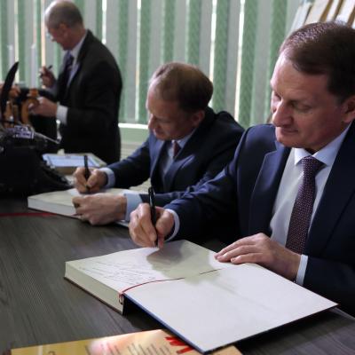 Презентація книги до 100-річчя університету. Відкриття скульптурної композиції «Перша вчителька»